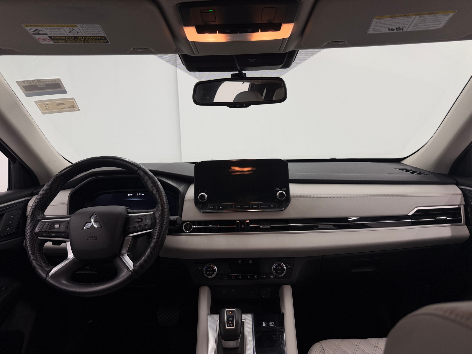 Thumbnail: 2023 Mitsubishi Outlander - 2