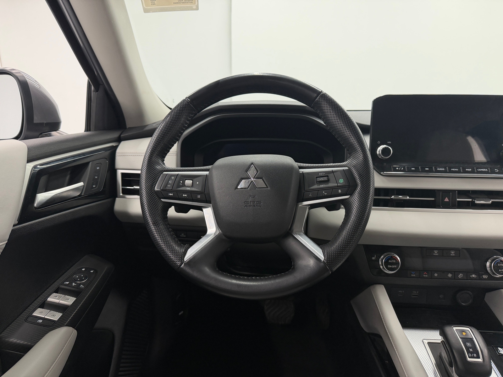 Thumbnail: 2023 Mitsubishi Outlander - 4
