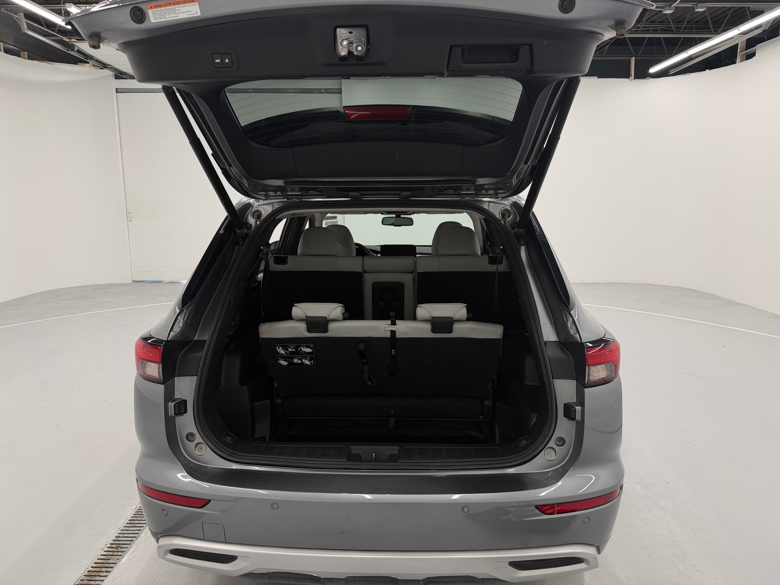 Thumbnail: 2023 Mitsubishi Outlander - 6