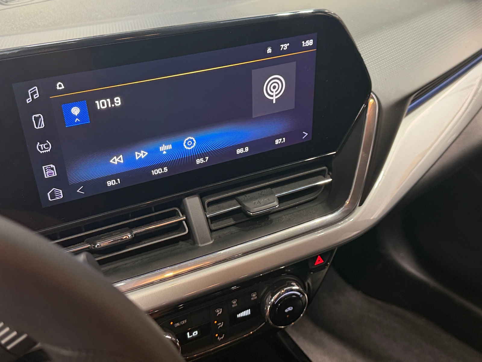 Thumbnail: 2025 Chevrolet Trax - 3