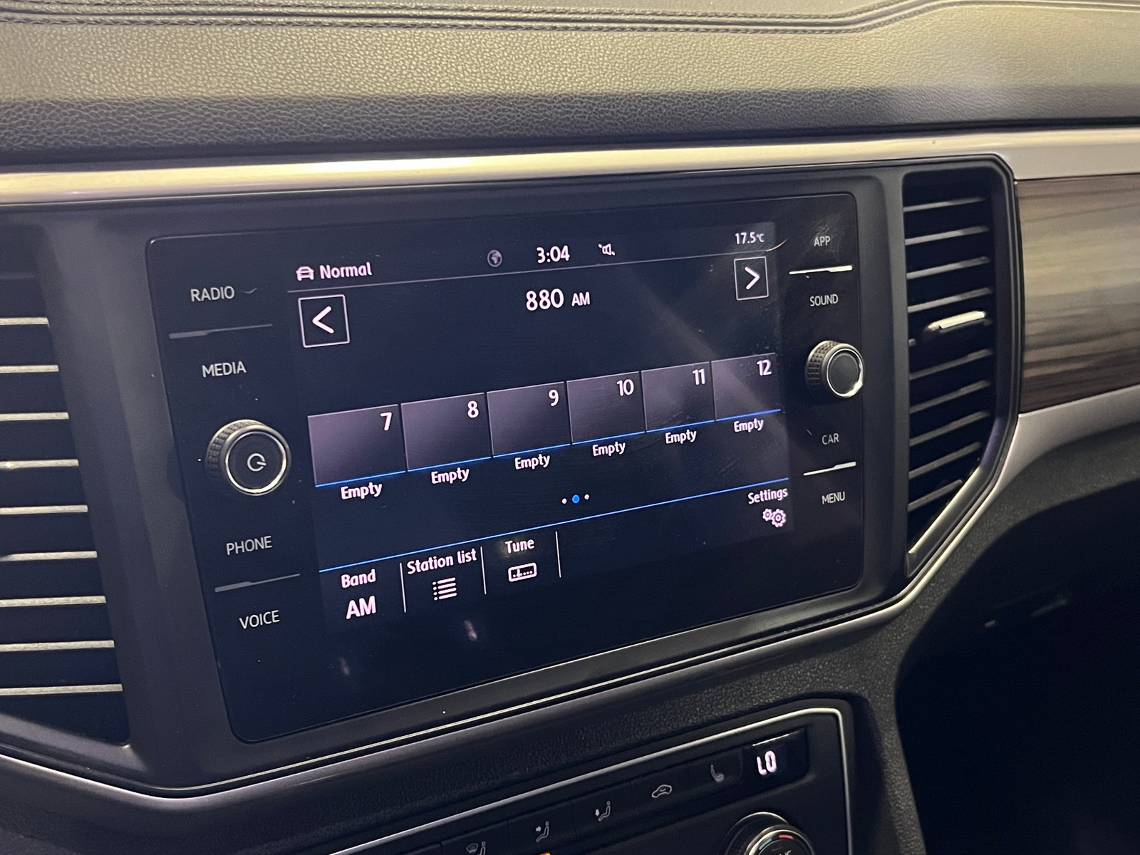 Thumbnail: 2021 Volkswagen Atlas - 3