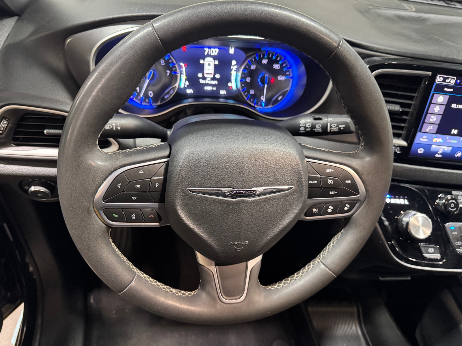 Thumbnail: 2025 Chrysler Pacifica - 4
