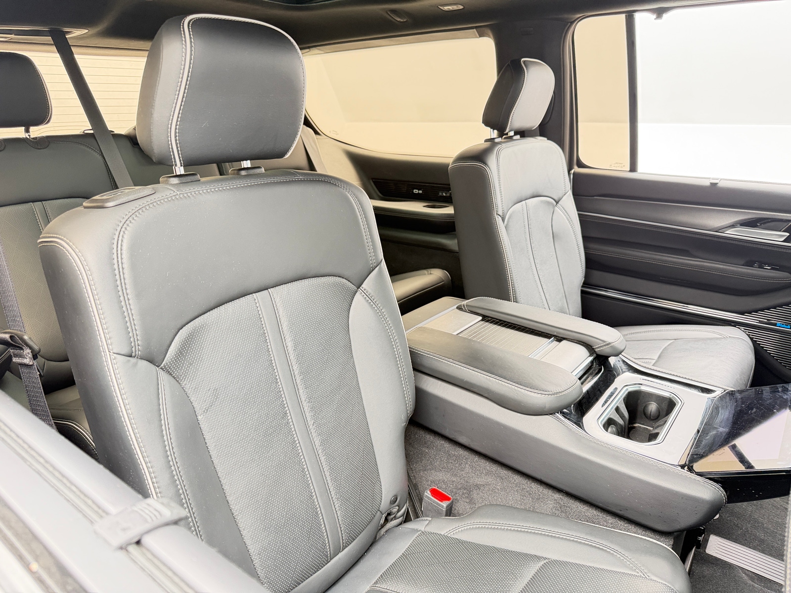 Thumbnail: 2023 Jeep Grand Wagoneer - 5