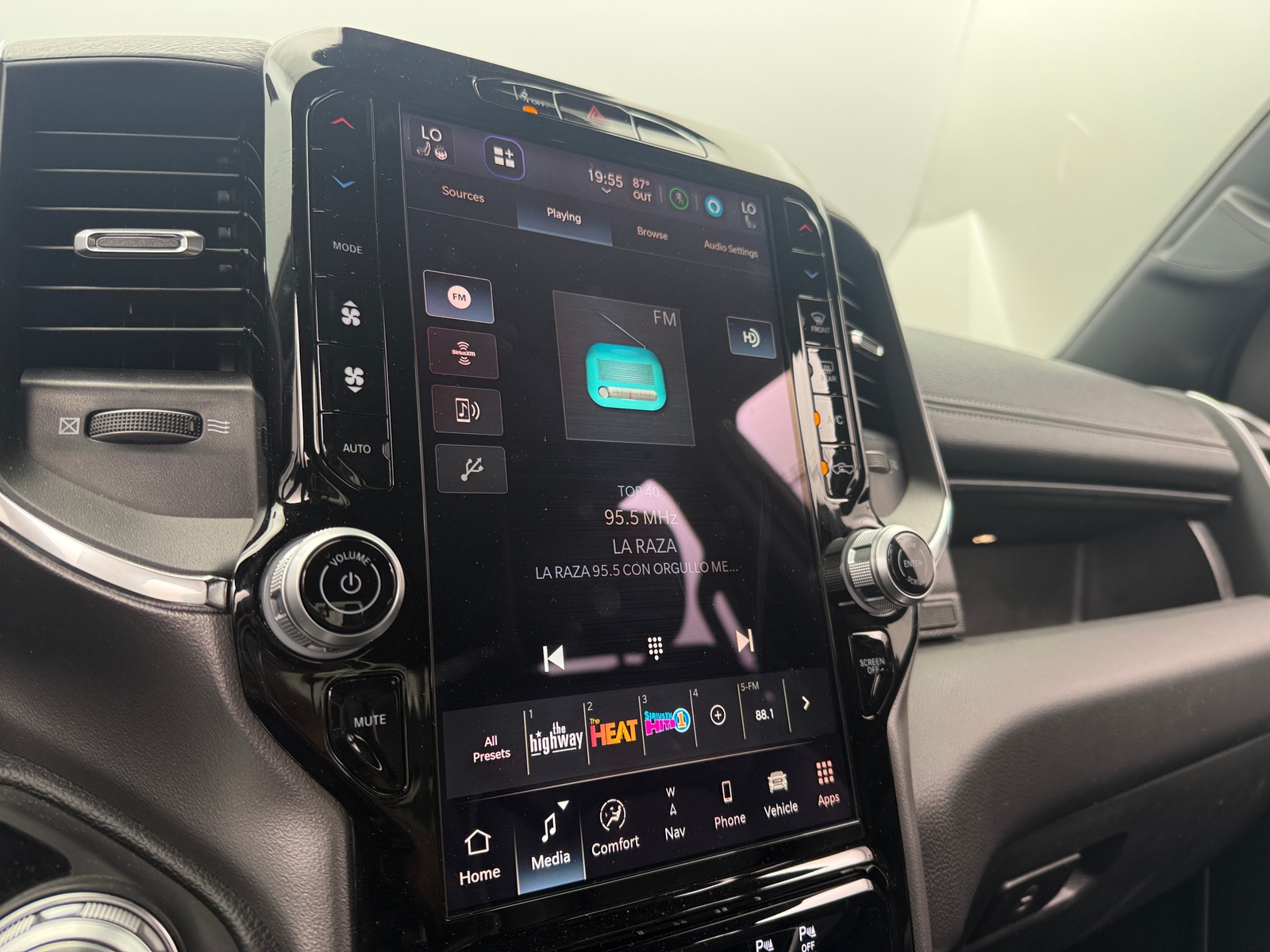 Thumbnail: 2026 RAM 1500 - 3