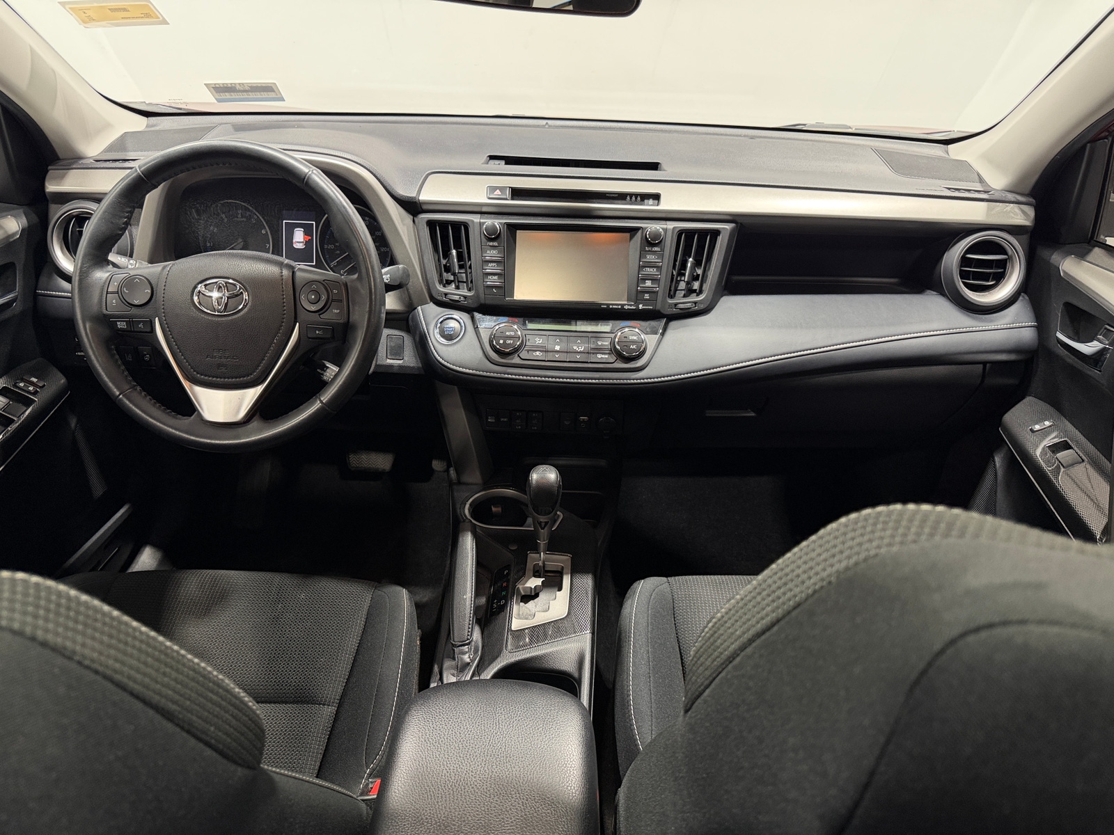 Thumbnail: 2018 Toyota RAV4 - 3