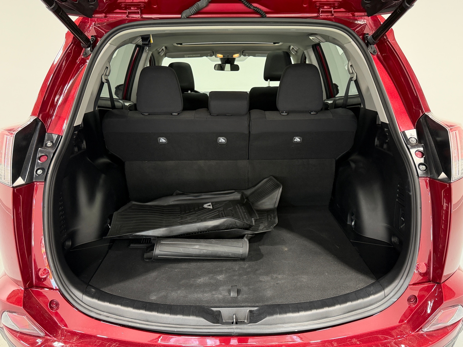 Thumbnail: 2018 Toyota RAV4 - 7