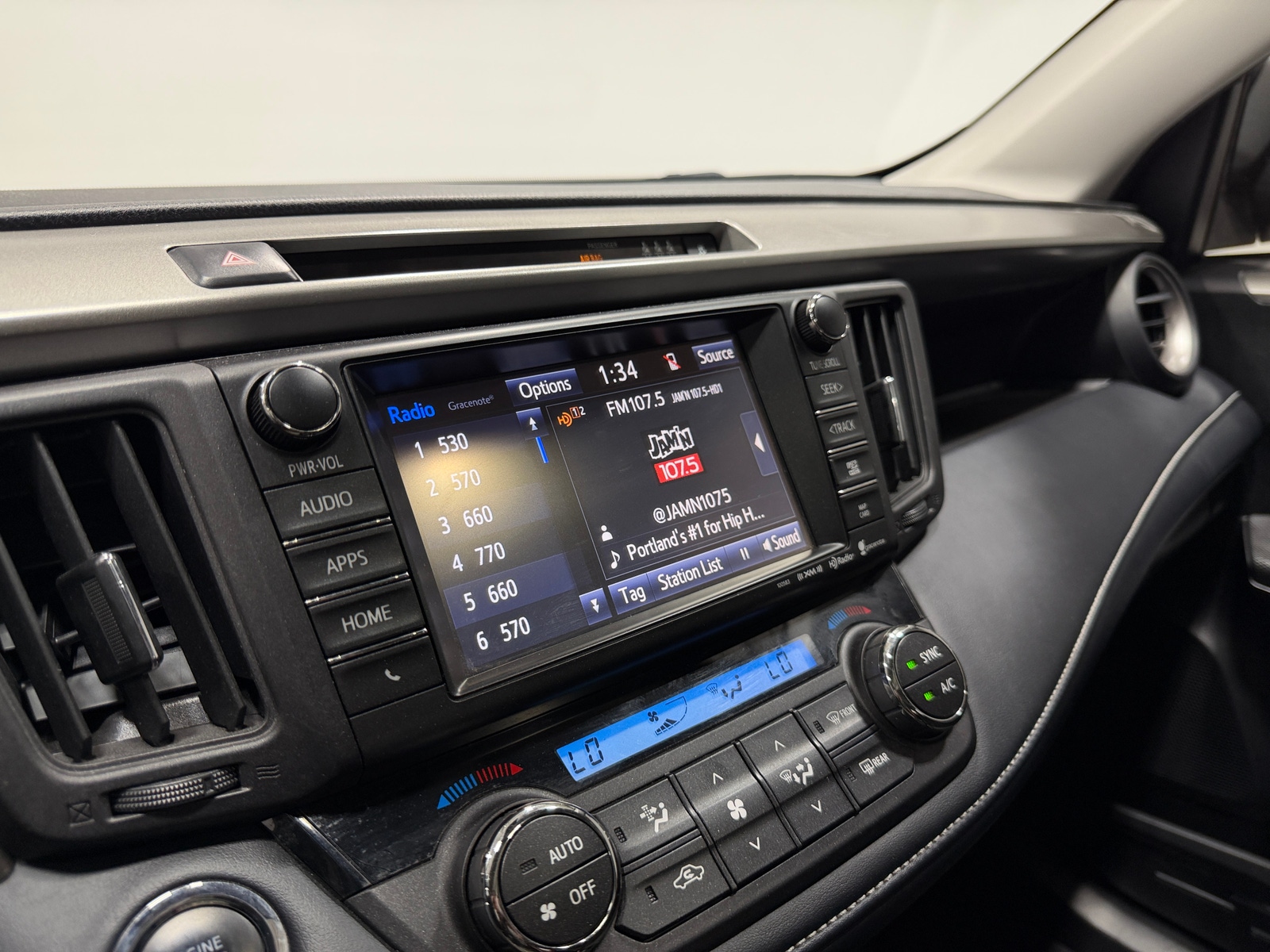 Thumbnail: 2018 Toyota RAV4 - 4