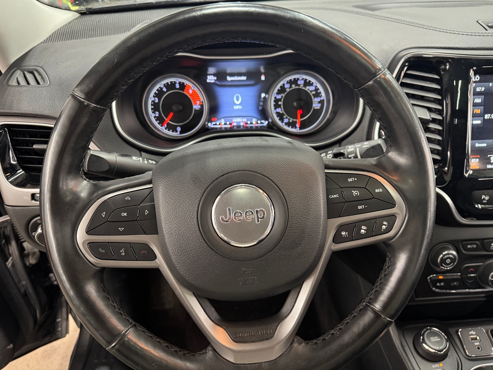 Thumbnail: 2019 Jeep Cherokee - 4