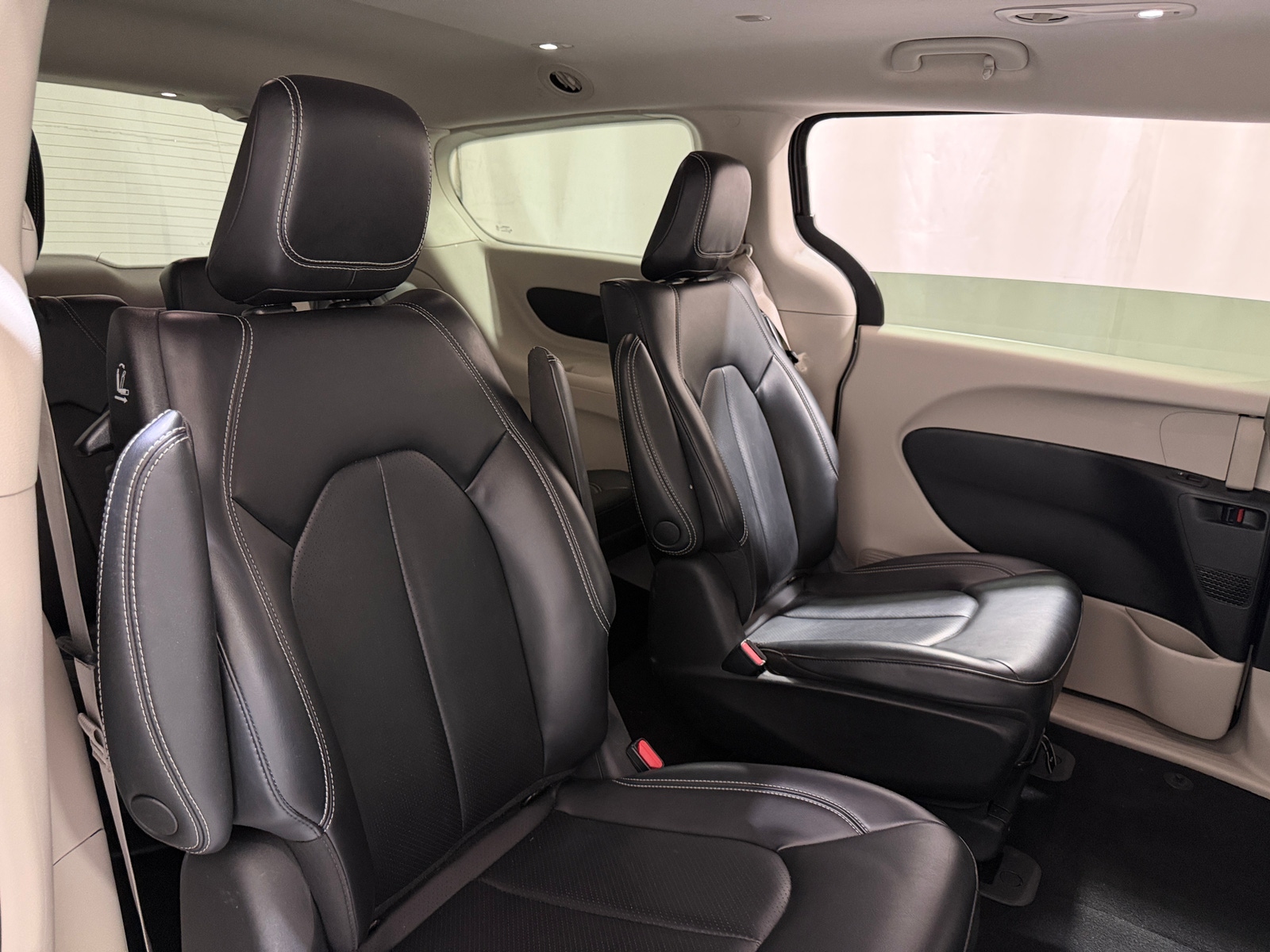 Thumbnail: 2023 Chrysler Pacifica - 5