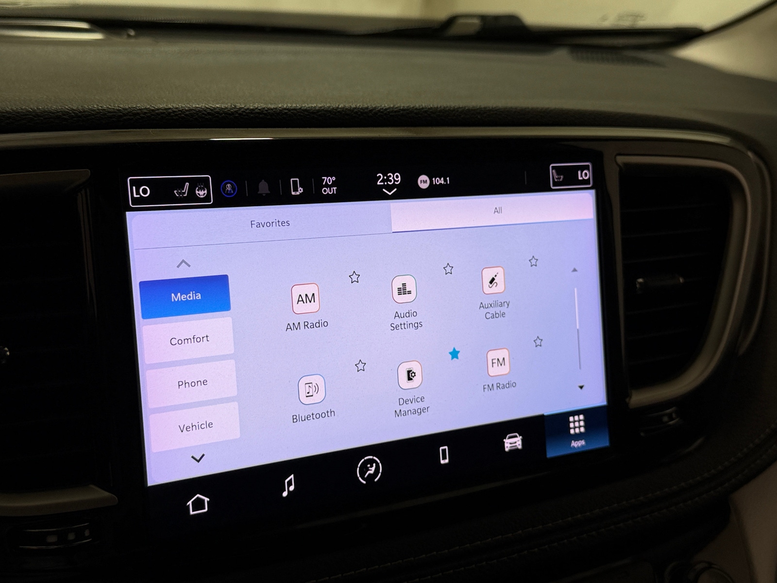 Thumbnail: 2023 Chrysler Pacifica - 3