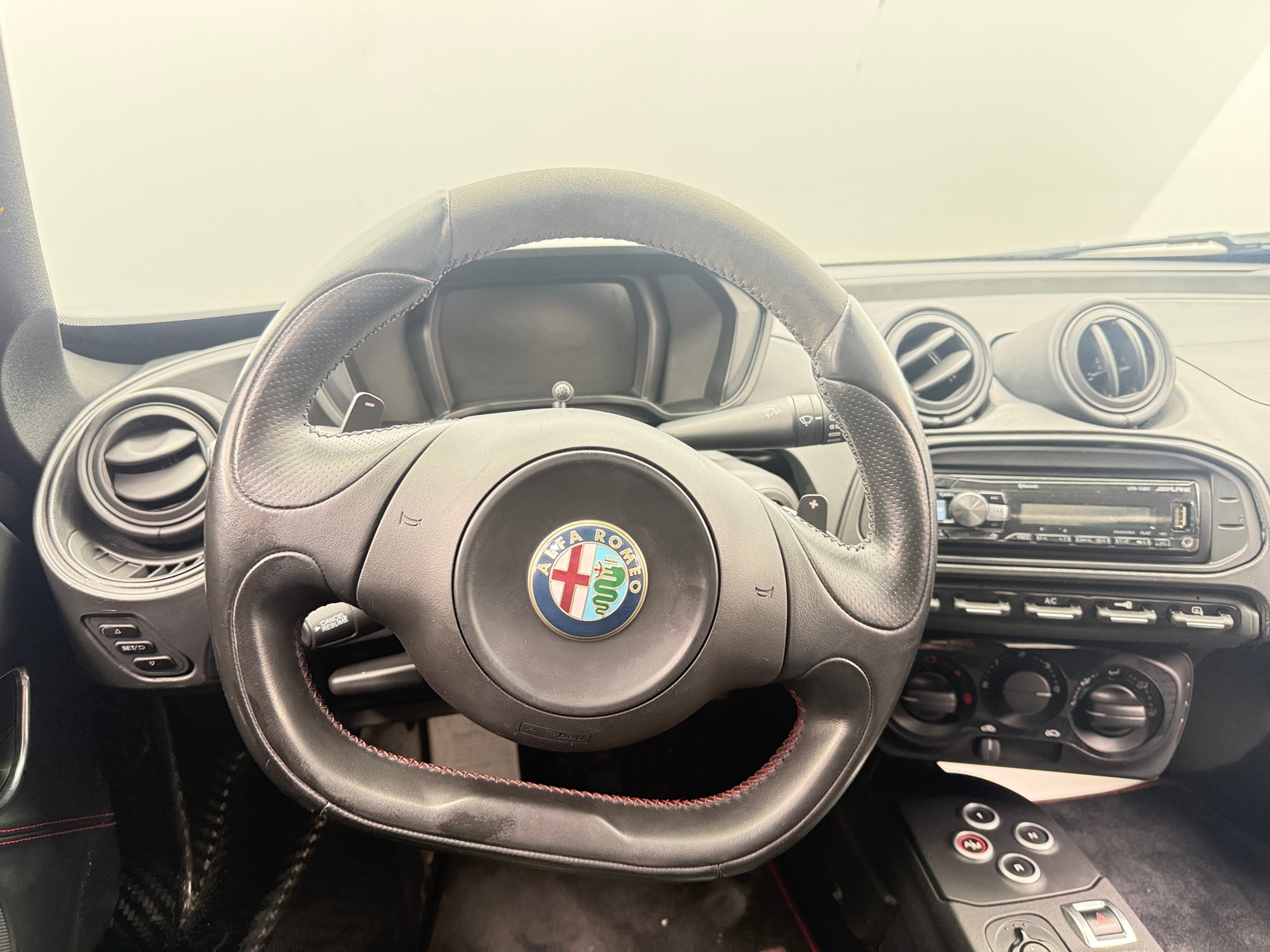 Thumbnail: 2016 Alfa Romeo 4C - 4