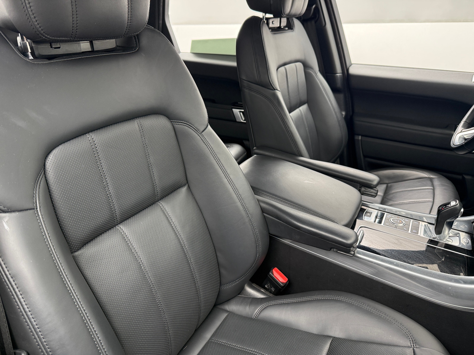 Thumbnail: 2021 Land Rover Range Rover Sport - 2