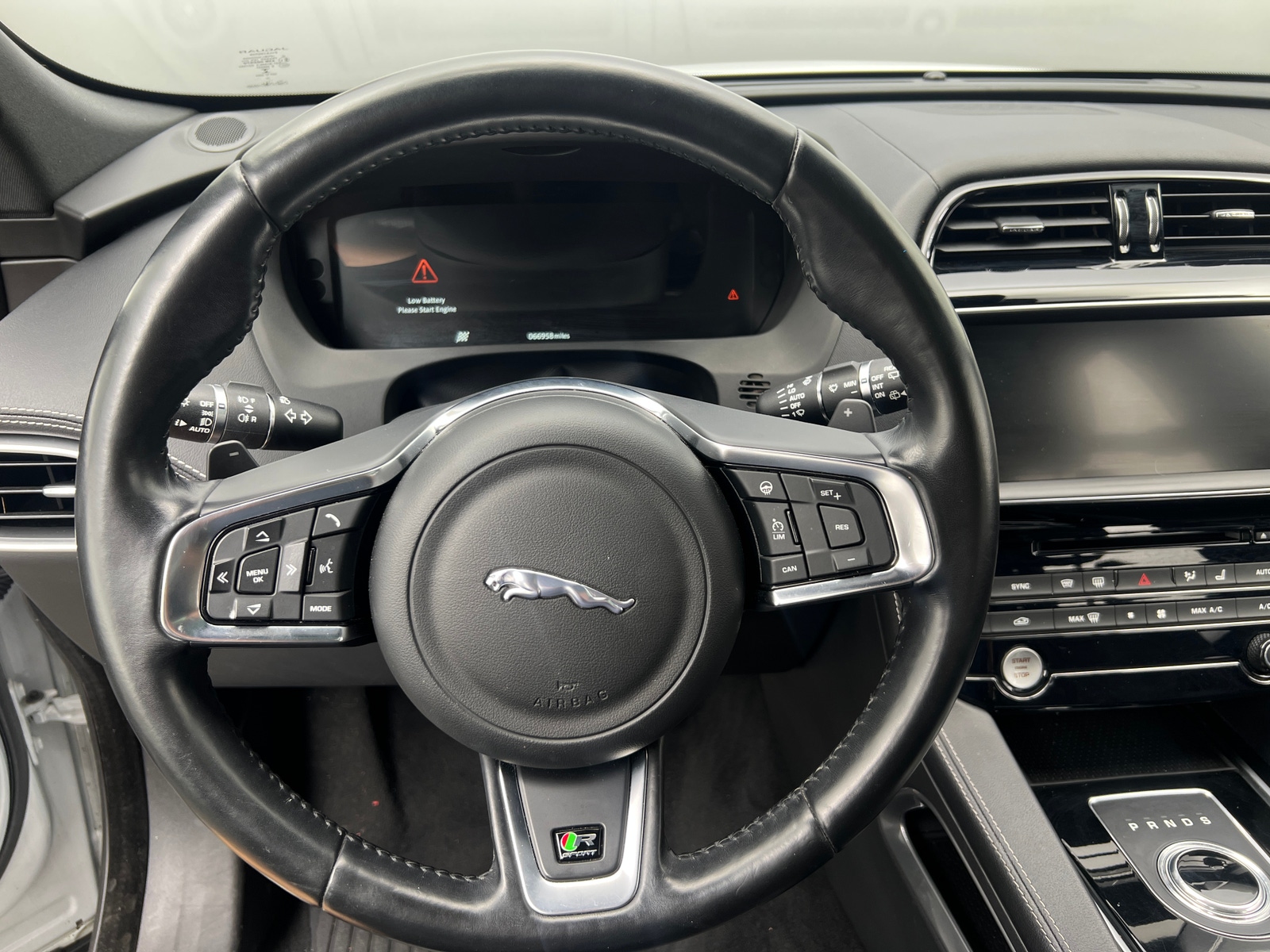 Thumbnail: 2017 Jaguar F-Pace - 4