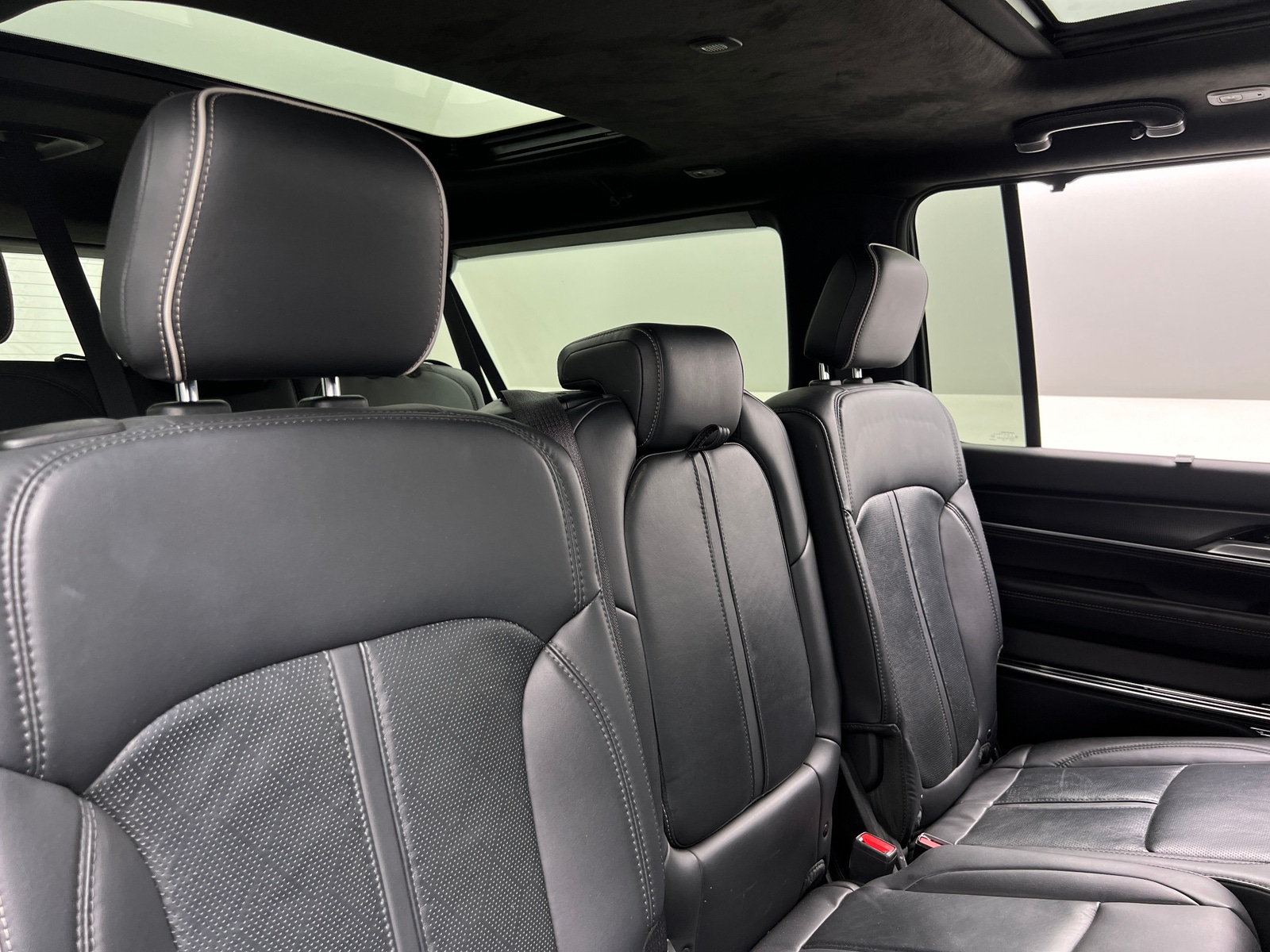 Thumbnail: 2024 Jeep Grand Wagoneer L - 5