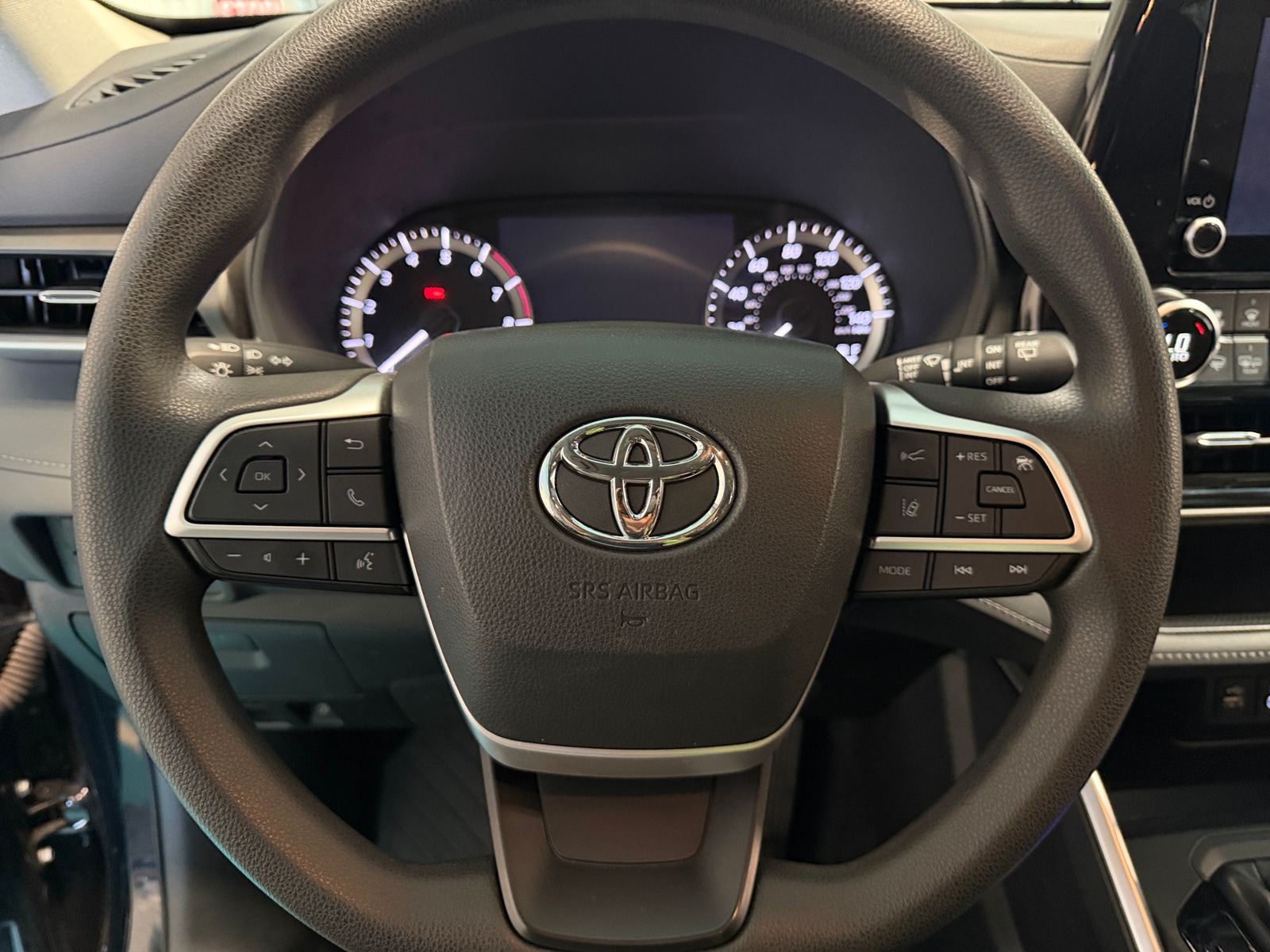 Thumbnail: 2023 Toyota Highlander - 5