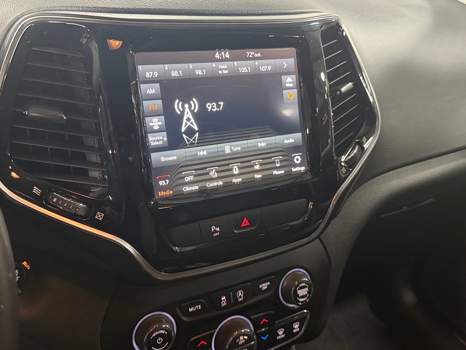 Thumbnail: 2019 Jeep Cherokee - 3