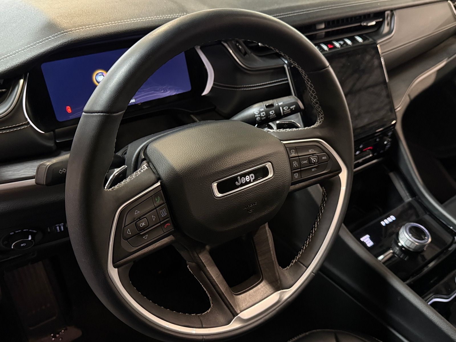Thumbnail: 2023 Jeep Grand Cherokee L - 4