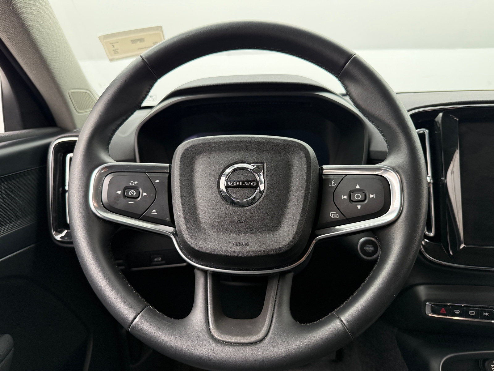 Thumbnail: 2026 Volvo XC40 - 5