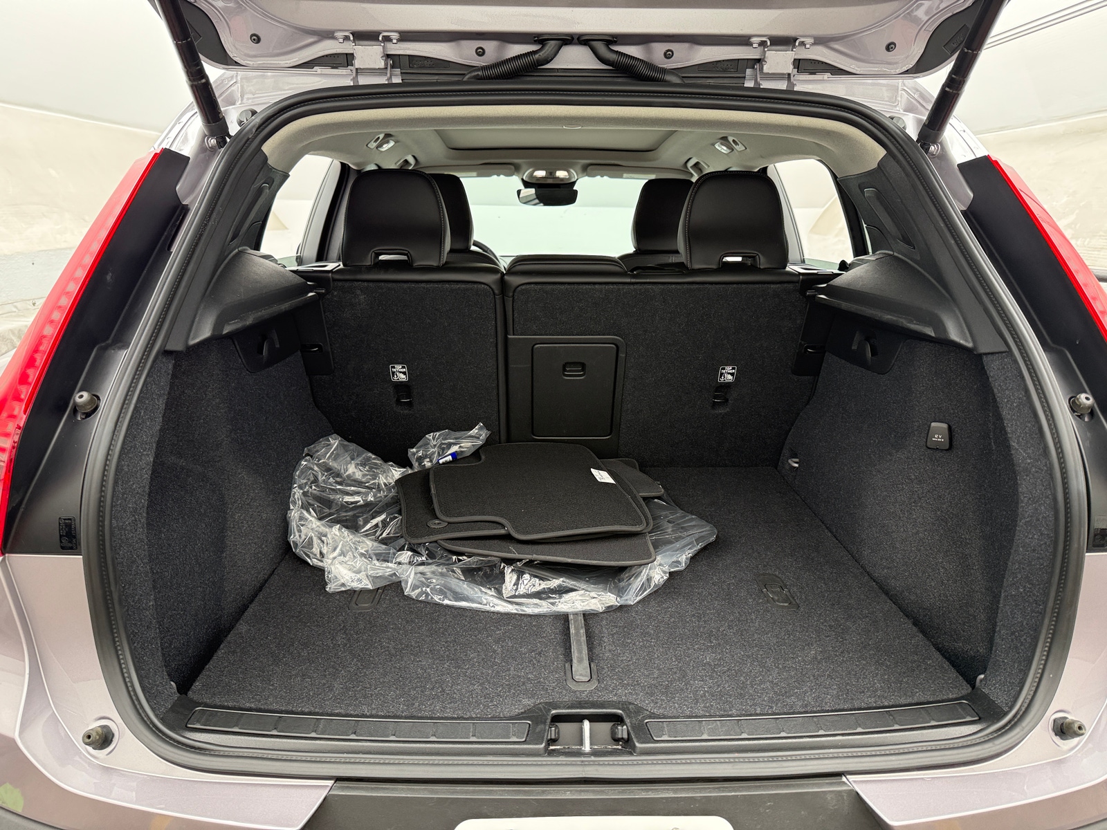 Thumbnail: 2026 Volvo XC40 - 7