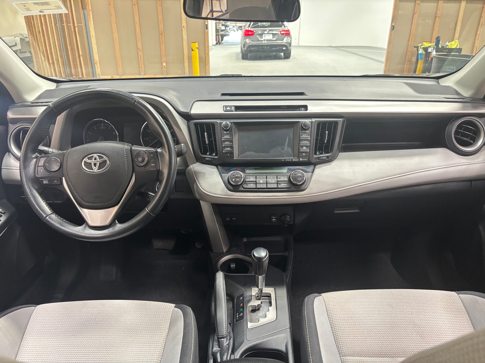 Thumbnail: 2016 Toyota RAV4 - 3