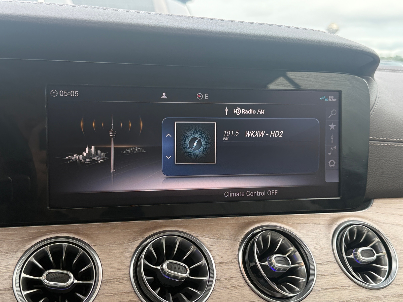 Thumbnail: 2019 Mercedes-Benz E-Class - 2