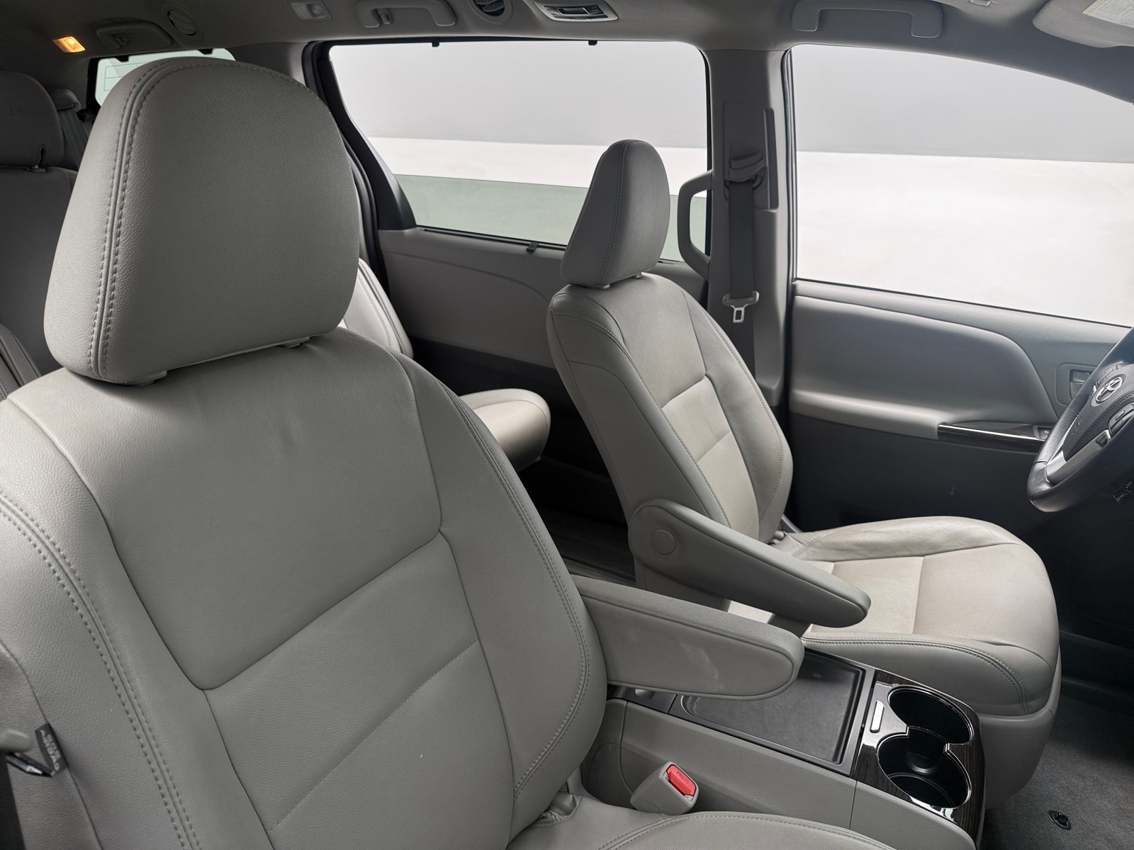 Thumbnail: 2020 Toyota Sienna - 2
