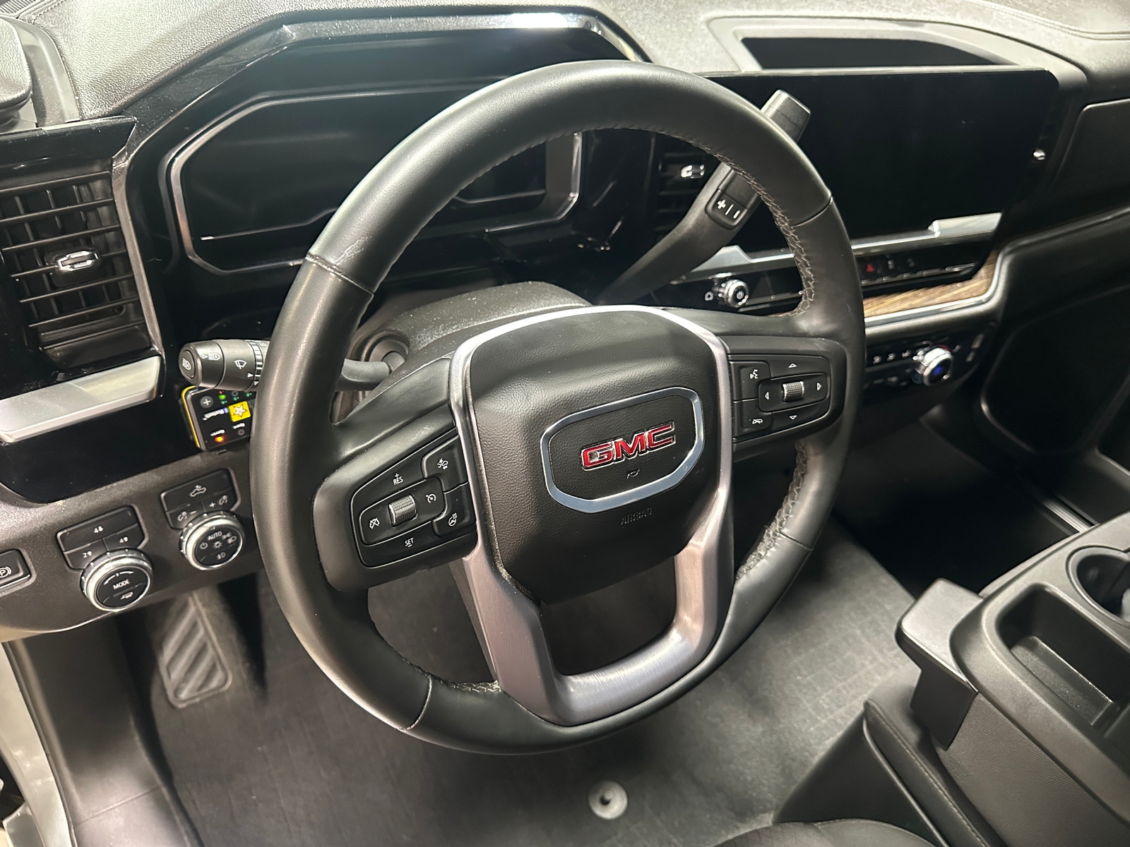Thumbnail: 2024 GMC Sierra 2500 - 5