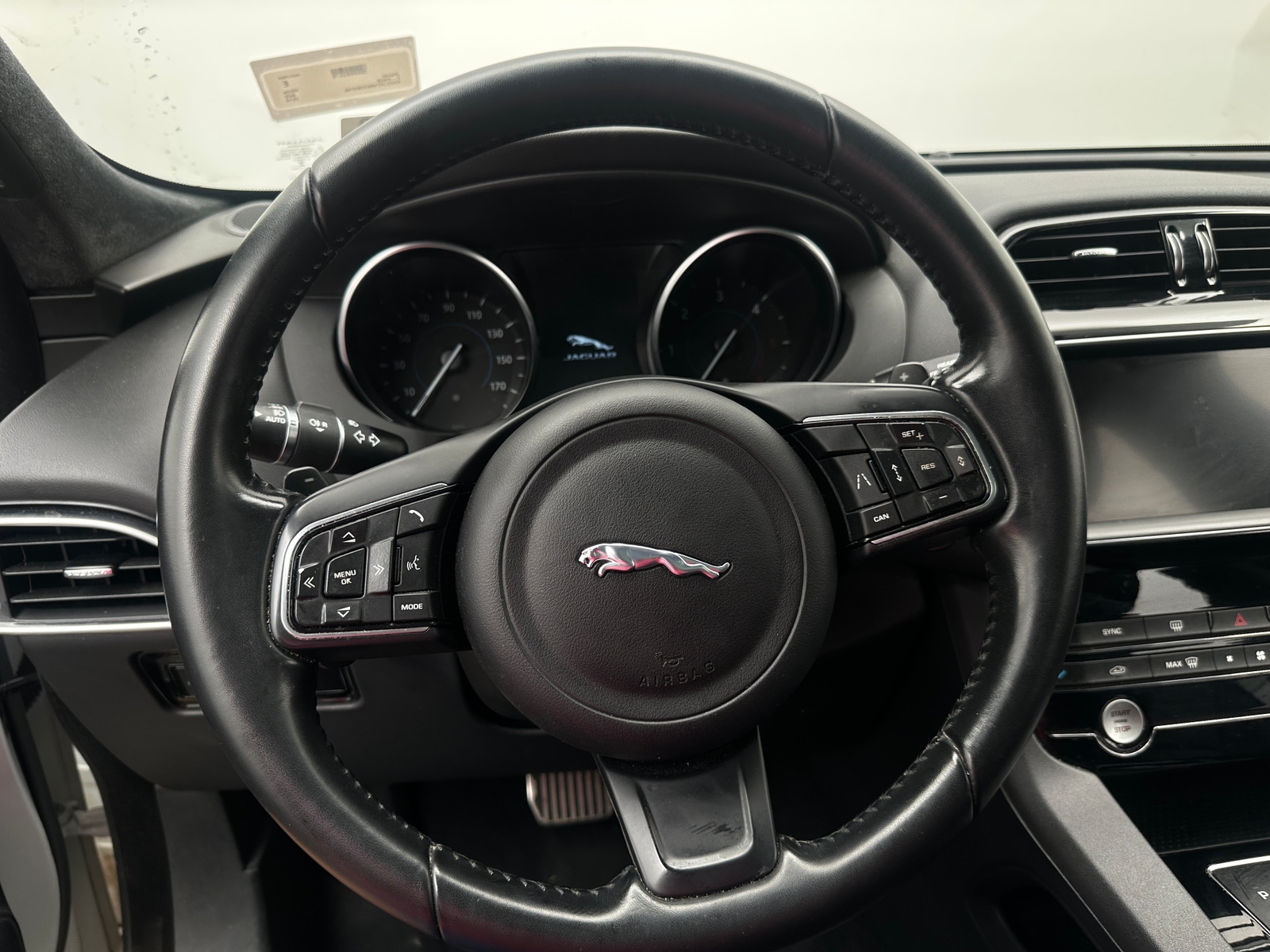 Thumbnail: 2019 Jaguar F-Pace - 4