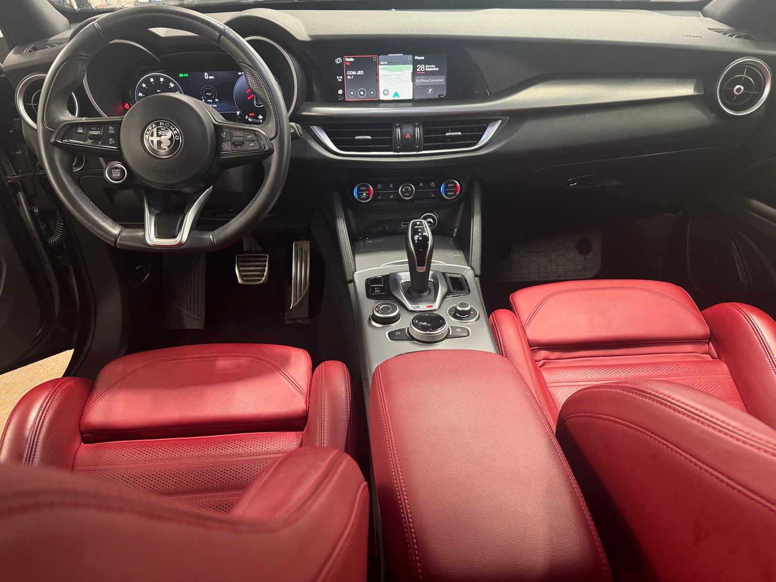 Thumbnail: 2024 Alfa Romeo Stelvio - 2
