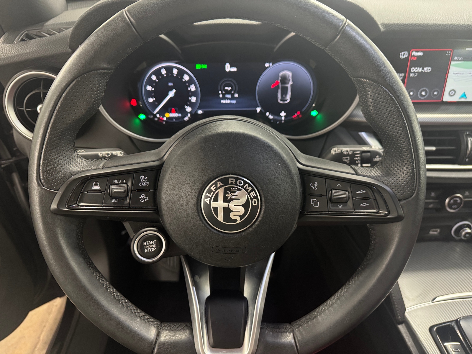 Thumbnail: 2024 Alfa Romeo Stelvio - 4