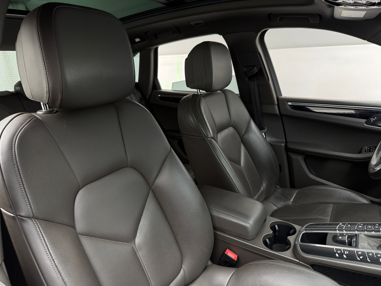 Thumbnail: 2015 Porsche Macan - 2