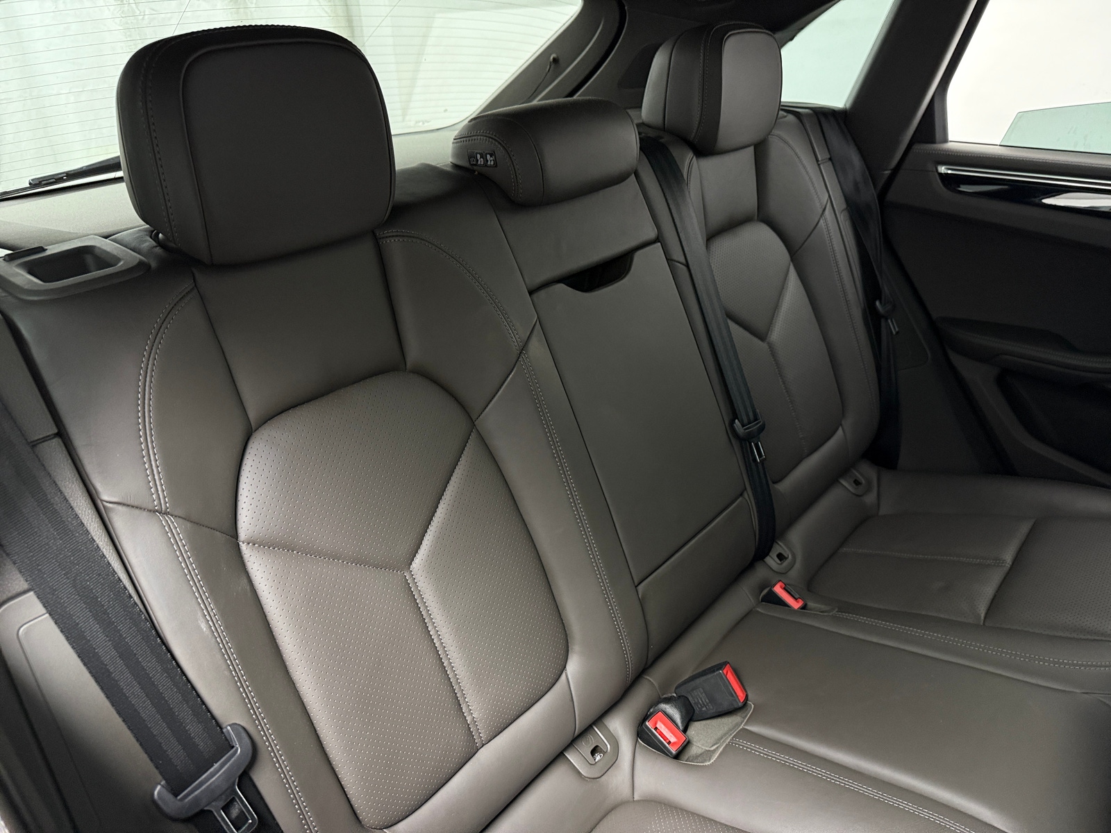 Thumbnail: 2015 Porsche Macan - 6