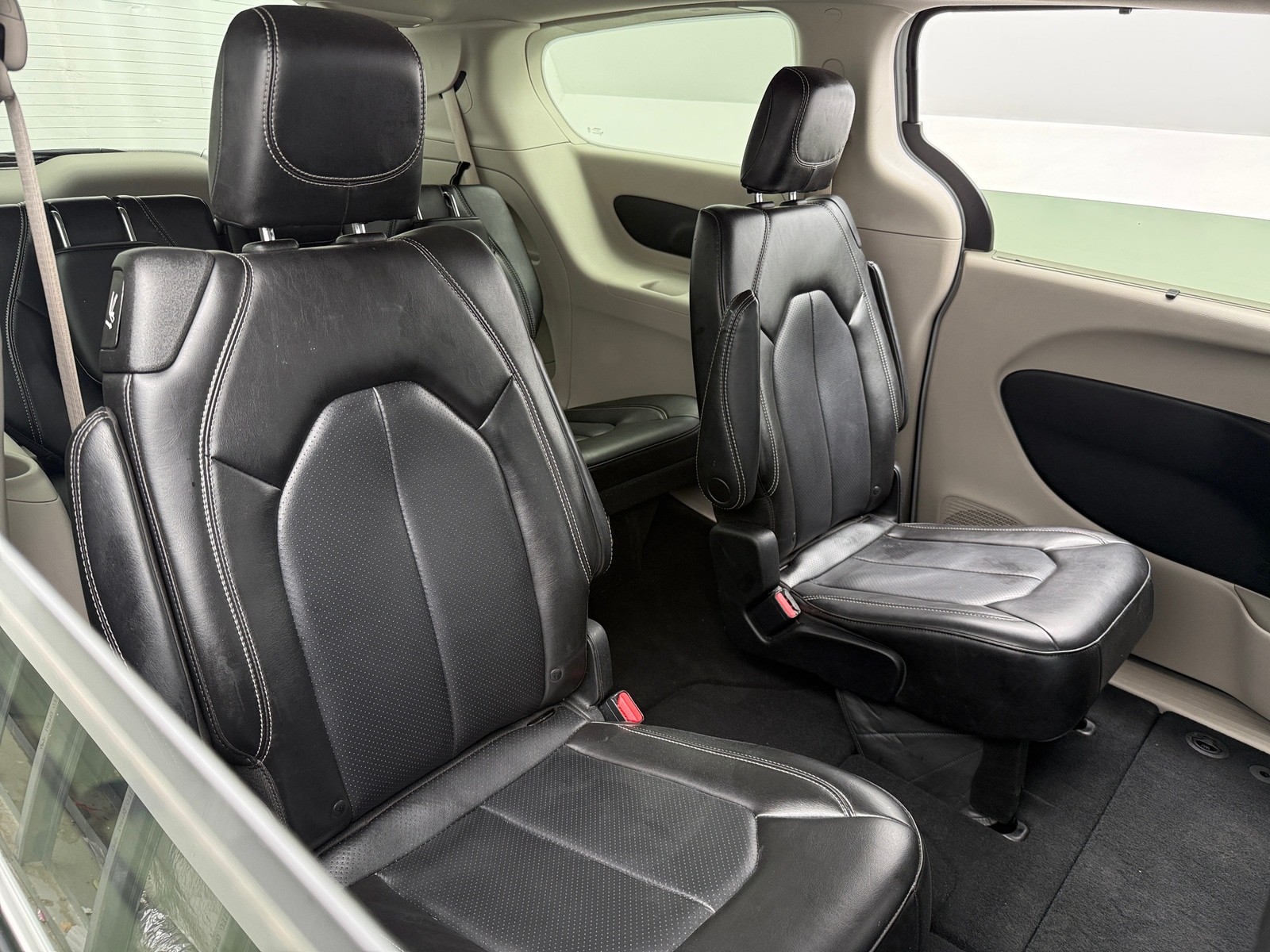 Thumbnail: 2023 Chrysler Pacifica - 5