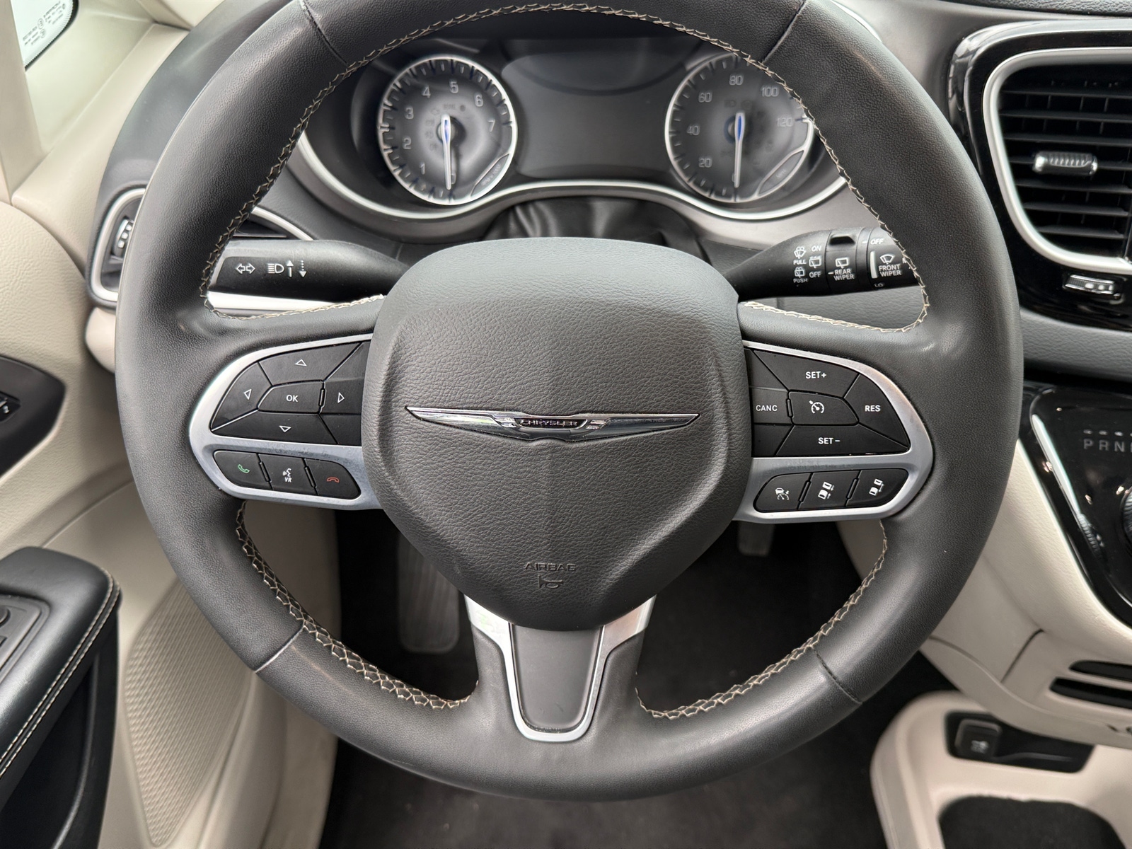Thumbnail: 2023 Chrysler Pacifica - 4