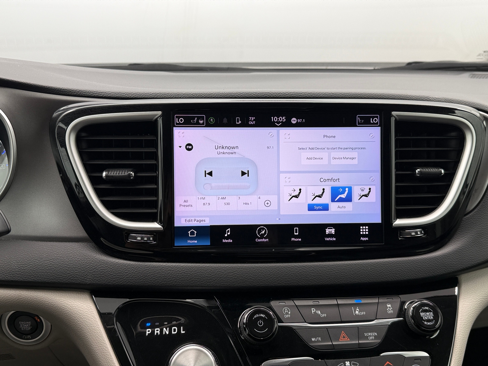 Thumbnail: 2023 Chrysler Pacifica - 3