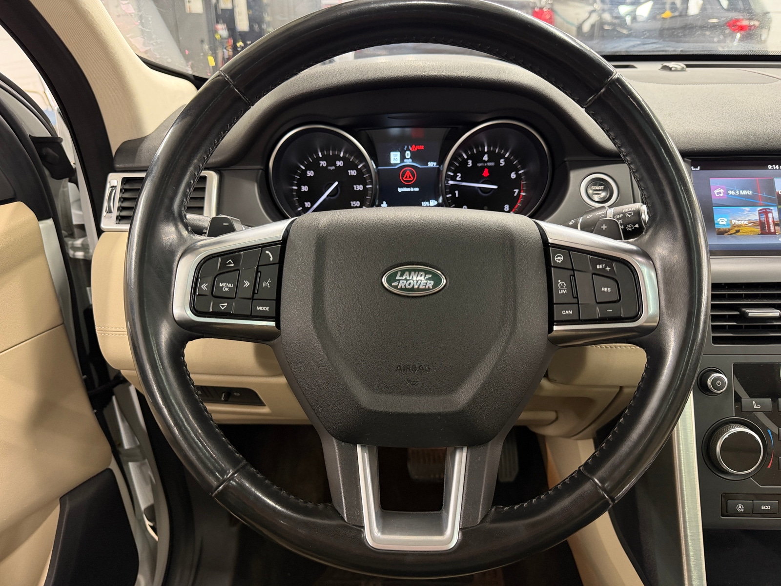 Thumbnail: 2018 Land Rover Discovery Sport - 4