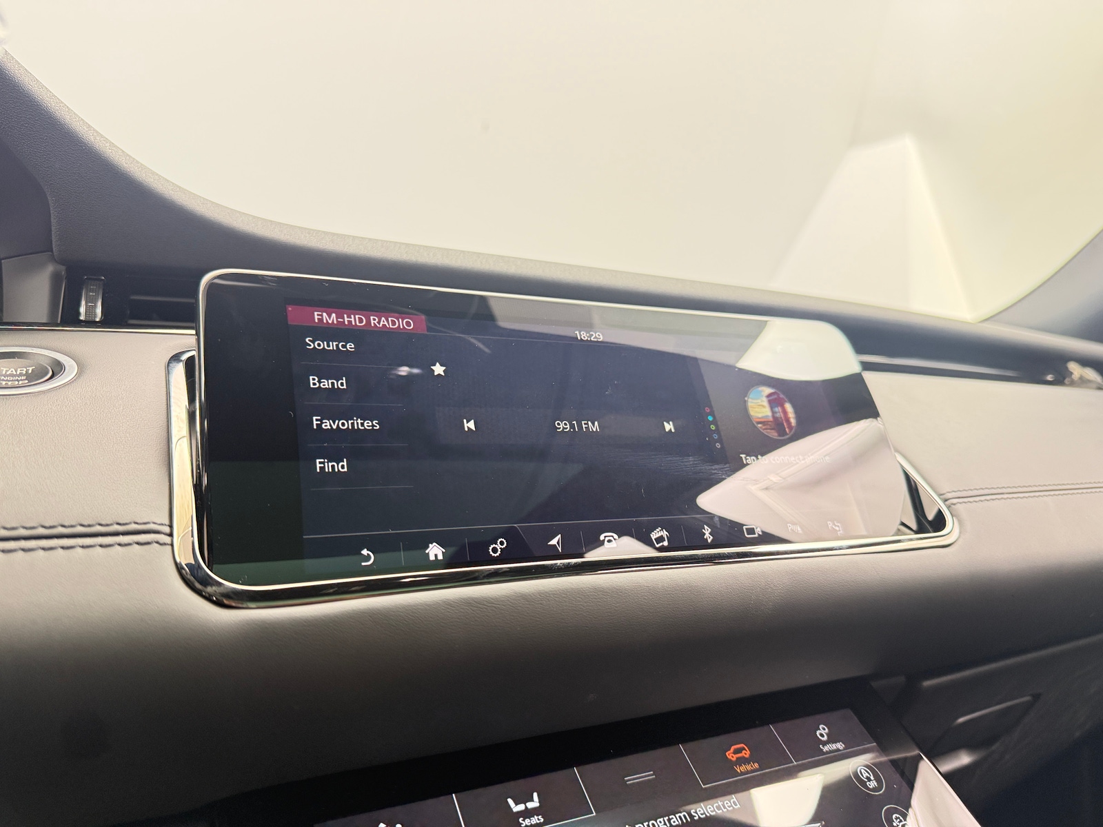 Thumbnail: 2020 Land Rover Range Rover Evoque - 3