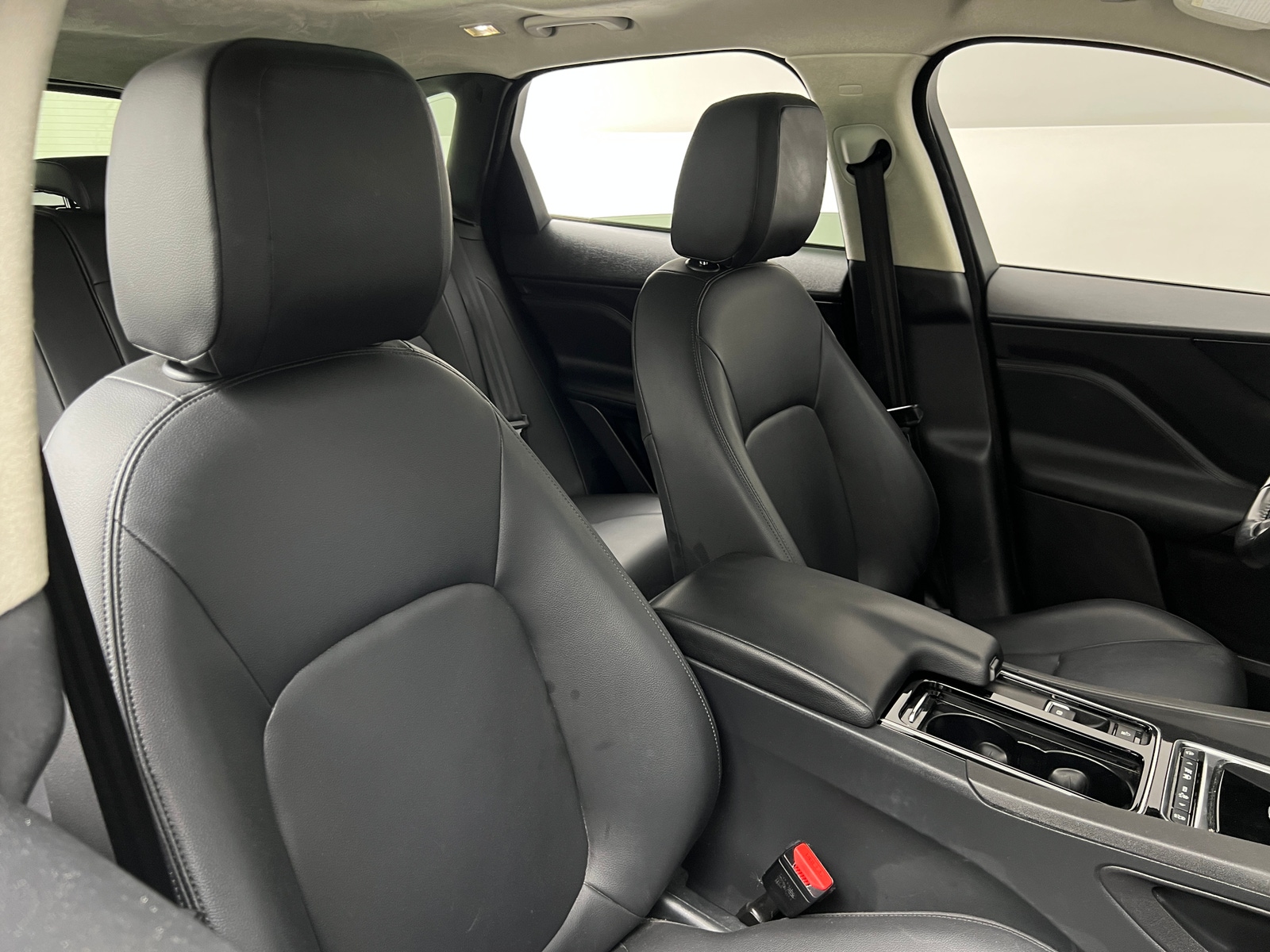 Thumbnail: 2019 Jaguar F-Pace - 2