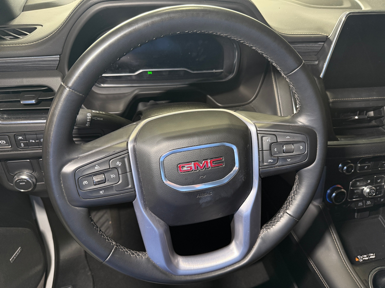 Thumbnail: 2024 GMC Yukon XL - 4