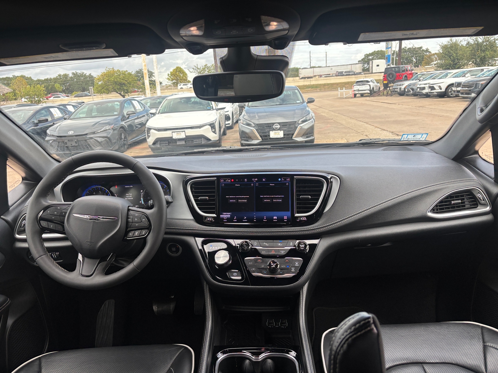 Thumbnail: 2025 Chrysler Pacifica - 3