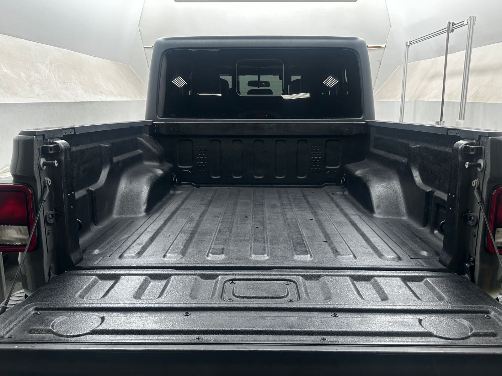 Thumbnail: 2021 Jeep Gladiator - 7
