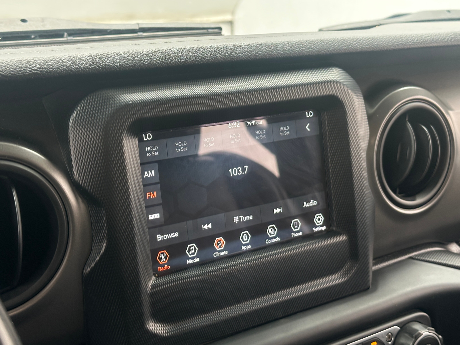 Thumbnail: 2021 Jeep Gladiator - 4