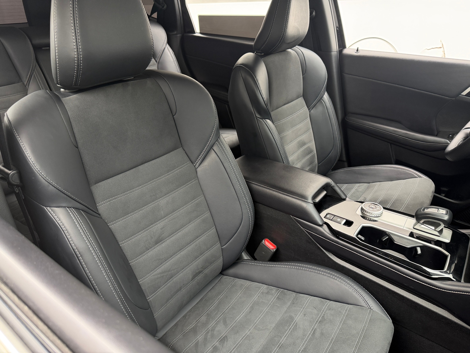 Thumbnail: 2025 Mitsubishi Outlander - 2