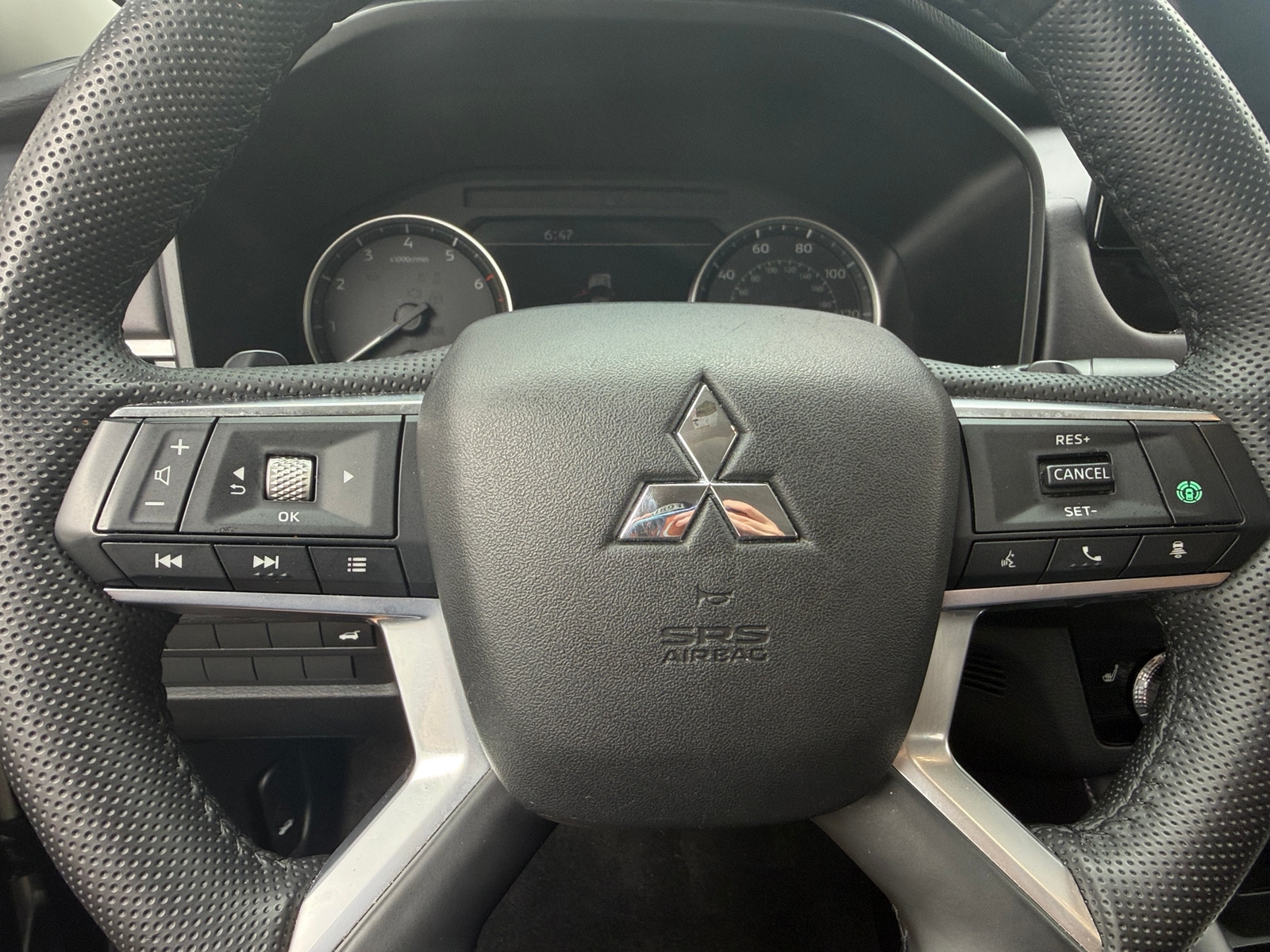 Thumbnail: 2025 Mitsubishi Outlander - 5