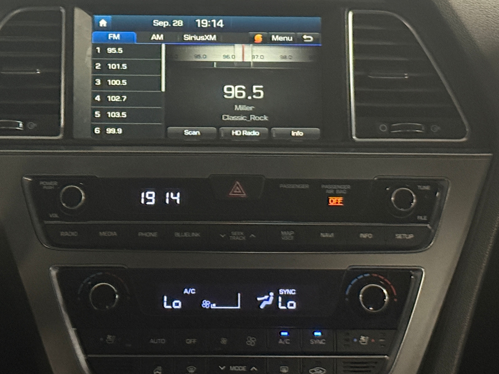 Thumbnail: 2016 Hyundai Sonata - 3