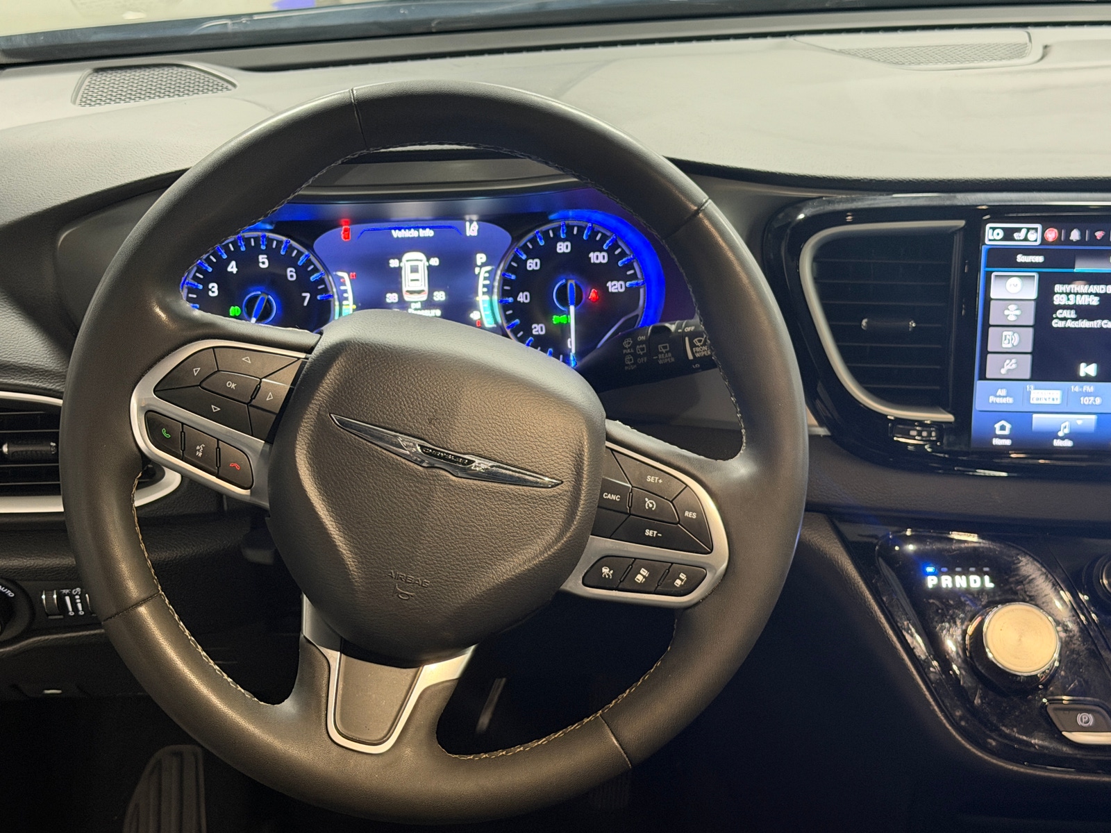 Thumbnail: 2025 Chrysler Pacifica - 4