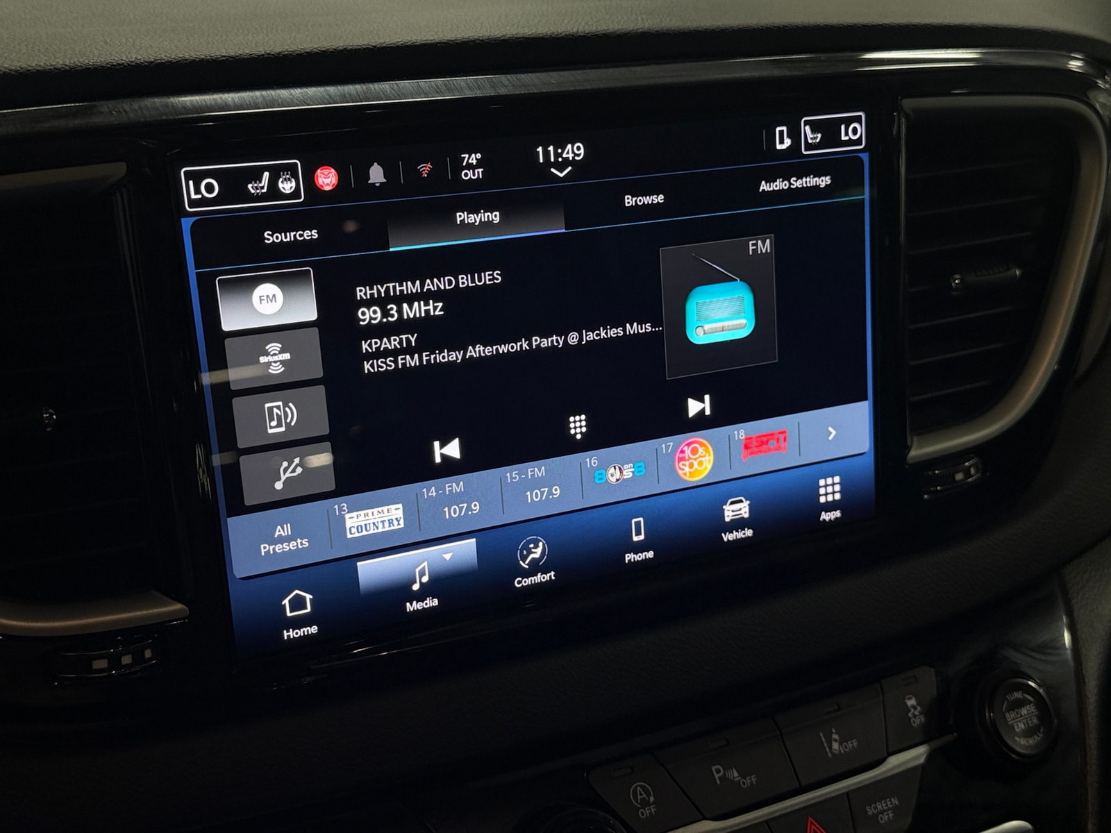 Thumbnail: 2025 Chrysler Pacifica - 3
