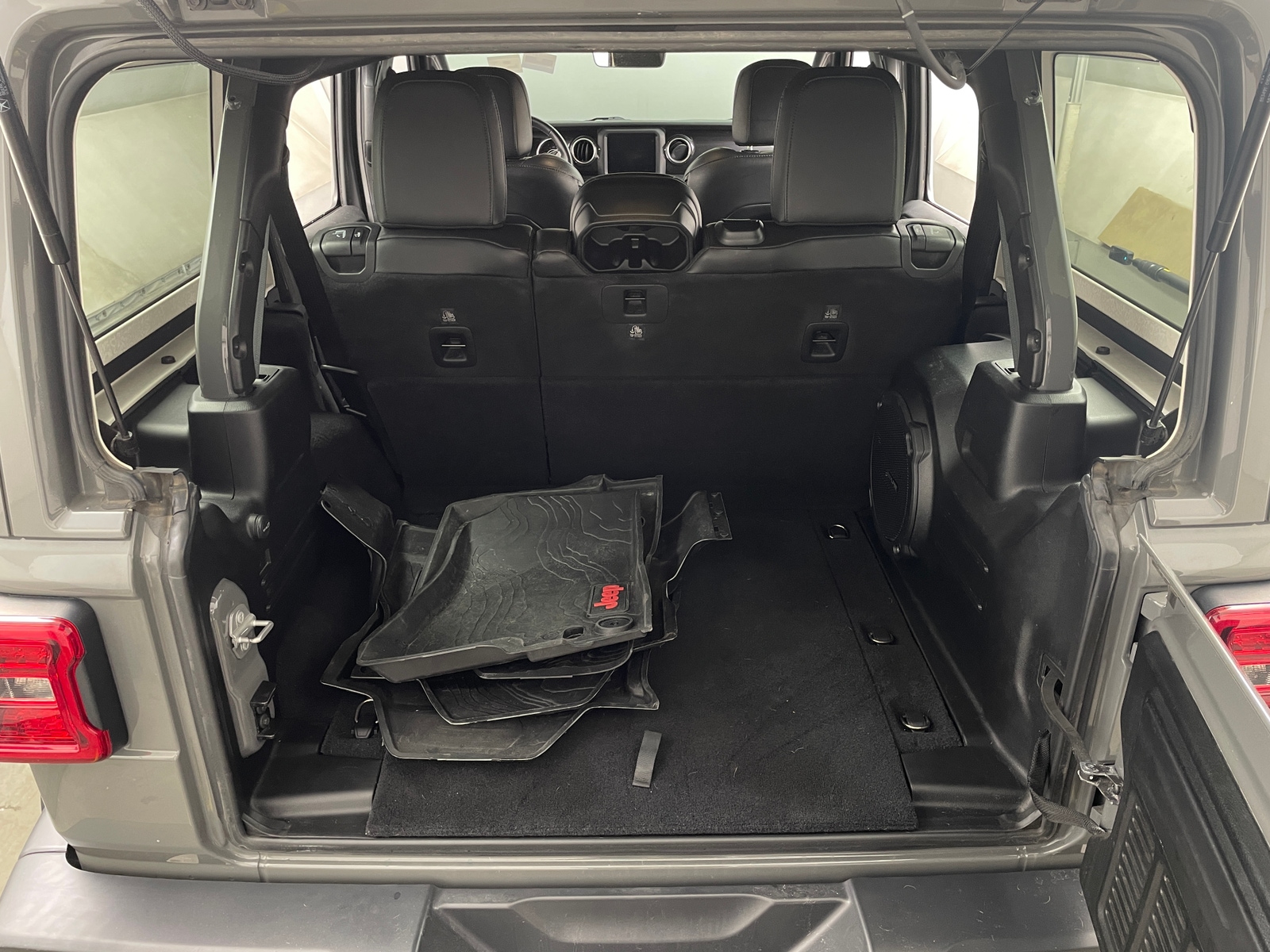 Thumbnail: 2020 Jeep Wrangler - 6