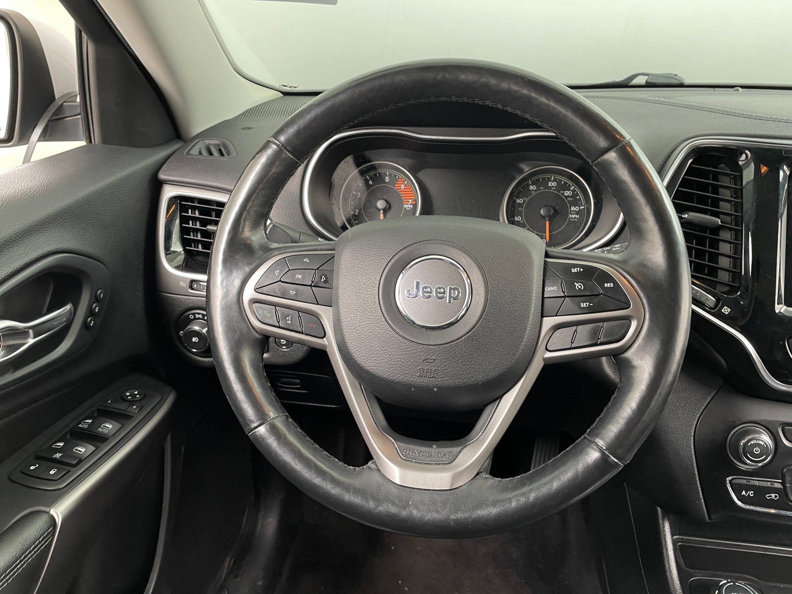 Thumbnail: 2019 Jeep Cherokee - 4