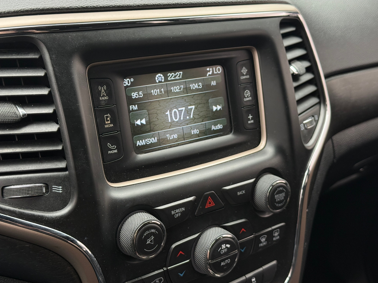 Thumbnail: 2016 Jeep Grand Cherokee - 4